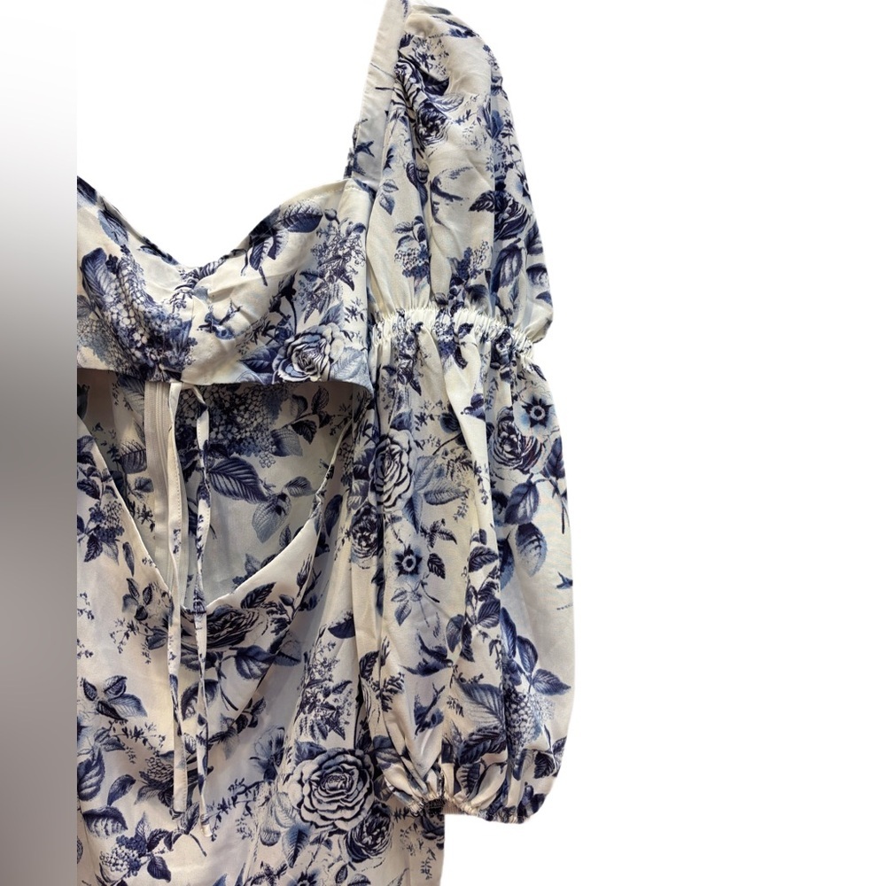 NWT PrettyLittleThing Blue & White Floral Cut-Out Mini Dress, Size 8 ๐ฆ - Picture 3 of 8